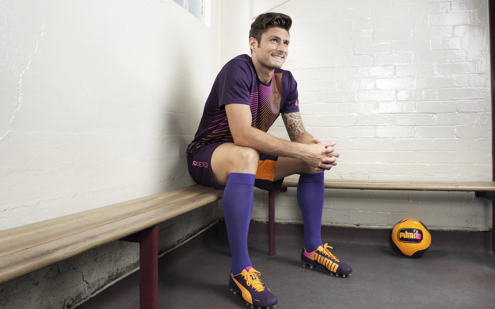 综合格斗赛场焦点！日本队对阵荷兰队，老将回归赛场，再度燃起斗志